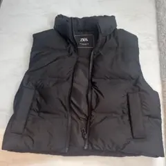 ZARA 黒 フード付きダウンベスト