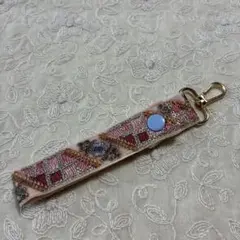 インド刺繍リボン　ハンドストラップ①スナップボタン