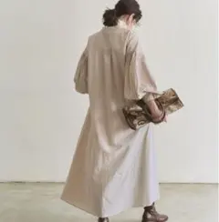 ティティベイト ボリュームスリーブカフタンシャツワンピース ベージュのサムネイル
