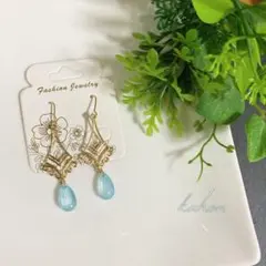 透かしドロップチャームピアス ライトブルー