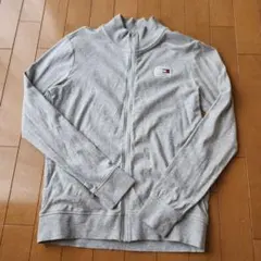 美品TOMMY HILFIGER グレー パーカー 164