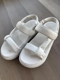 値下げ❣️Pumaホワイト ストラップサンダル 合成皮革のサムネイル
