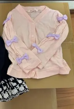 リボン付きピンクカーディガン