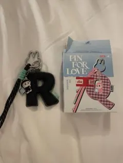 ラブブ PIN FOR LOVE イニシャル キーリング 【R】
