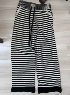黒と白のストライプ ニットカジュアルパンツ