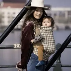 抱っこ紐 ベビーキャリア Artipoppe風、M字姿勢に対応しています。