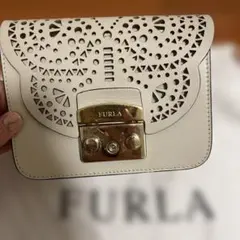 FURLA ホワイト ショルダーバッグ カットアウトデザイン