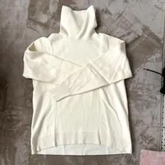 【美品】ユニクロ ソフトニットタートルネックセーター オフホワイト Lサイズ