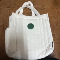 スタバ24年の福袋のホワイト キルティング トートバッグとピクニックマット