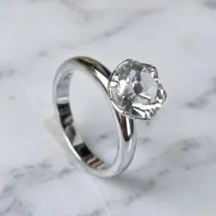 美品✨️スワロスキー クリスタル 大粒 12号相当 リング シルバーカラーのサムネイル