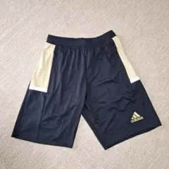 adidas ハーフパンツ 黒/金 ポケット付き