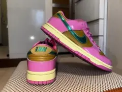 NIKE DUNK LOW ピンク ブラウン スニーカーのサムネイル