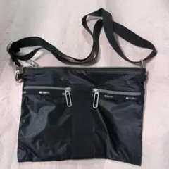 LESPORTSAC ブラック ショルダーバッグ　エッセンシャル　サコッシュ