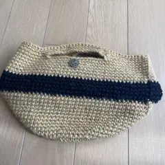 ベージュと黒のストライプ編み込みバッグ