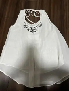 シフォントップス ビジュー付き