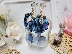 ハンドメイドピアス　NO.8-1 花と花びら（ネイビー）夏