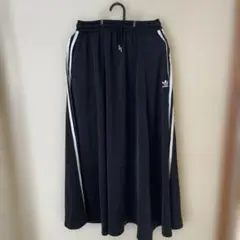 adidas ブラック ストライプ ロングスカート