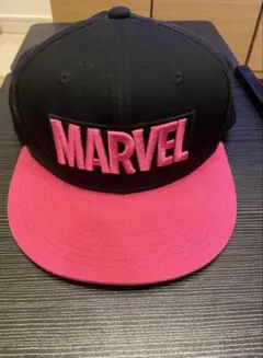 Marvel マーベル　ロゴ刺繍キャップ　ブラック/ピンク