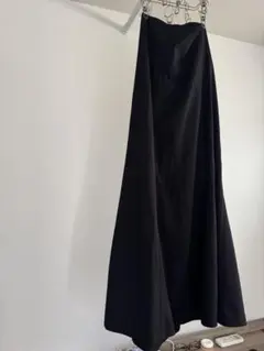 リボン付き黒ロングスカート