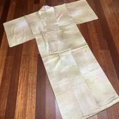 M 着物　淡いクリーム色 草模様