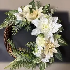 グリーンとホワイトのリース⭐︎ナチュラルリース⭐︎玄関リース⭐︎母の日に