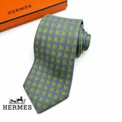 【極美品】　HERMES 緑色 幾何学模様 ネクタイ