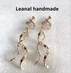 ゴールド　ツイスト　イヤリング