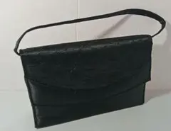 フォーマル　ハンドバッグ　ブラック　チャック付き内ポケットあり