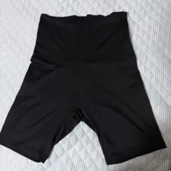 UNIQLO HEATTECH ハイライズ ショートレギンス ブラックのサムネイル