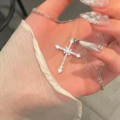 ♥️新商品♥️ネックレス　シルバー　クロス　十字架　おしゃれ　レディース　人気