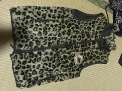 ヒョウ柄ベスト