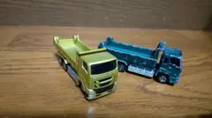 【箱なし】トミカ いすゞ ギガ ダンプカー ゴールド & グリーン 2台セット