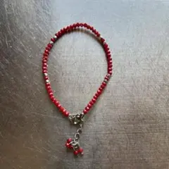 赤いビーズチャームブレスレット