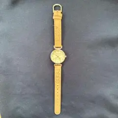 すみっコぐらしのイラストが可愛い手巻きアナログ時計、レザー製ベルト付き。