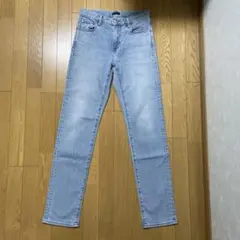 ユニクロ　ジーンズ　28インチ ライトブルー