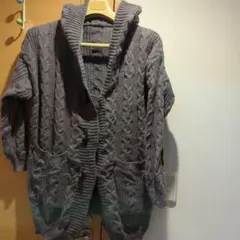フード付きグレーケーブル編みセーター 機械編み