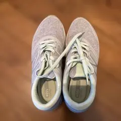 New Balance ライトグレー スニーカー