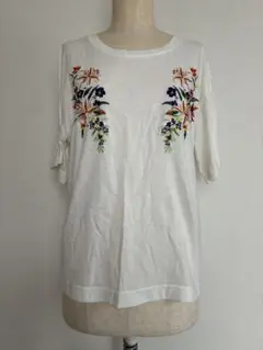 た*ん様 GRL 花柄刺繍 半袖Tシャツ ホワイト ゆったり 楽ちん 二の腕カバのサムネイル