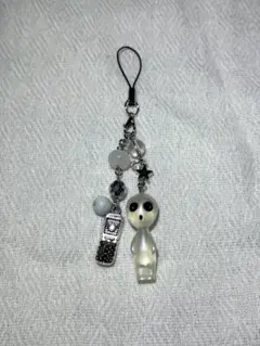【ハンドメイド】　グレイ　チャーム