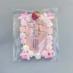 ハンドメイド トレカケース 硬質ケースデコ ホイップ いちご リボン ピンク