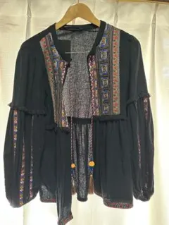 ZARA 刺繍ブラウス　カーディガン