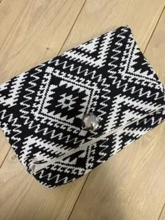 ジオメトリックパターン クラッチバッグ