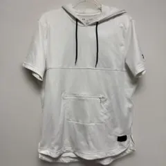 アンダーアーマー　ホワイト　半袖パーカー　シンプル　おしゃれ　スポーツ