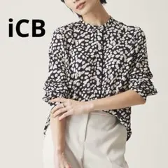 【アイシービー iCB】バックサテン　長袖　ブラウス　柄　とろみ　黒　比翼のサムネイル