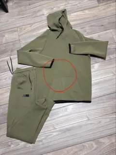 PUMA フード付きスウェット オリーブグリーン