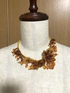 大幅値下げ‼️豪華✨琥珀の花と葉っぱのデザインネックレス