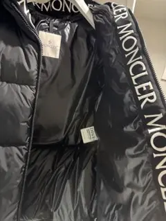 MONCLER ブラック ダウンジャケット