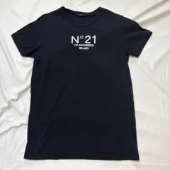 【美品】N°21 ヌメロヴェントゥーノ 定番ロゴ Tシャツ ブラックのサムネイル