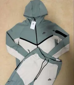 ★新品未使用タグ付★Lサイズ　ナイキ★テックフリース　セットアップ