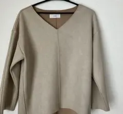 Elura Vネック ベージュ トップス M